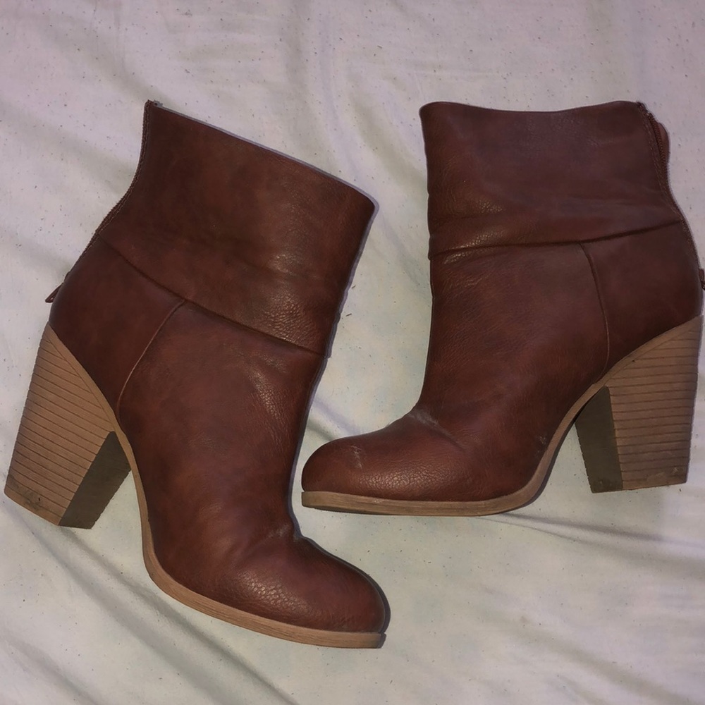 Women’s ankle booties